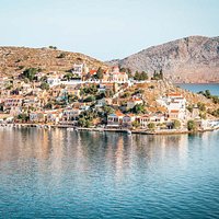 Der malerische Hafenort Gialos auf Symi