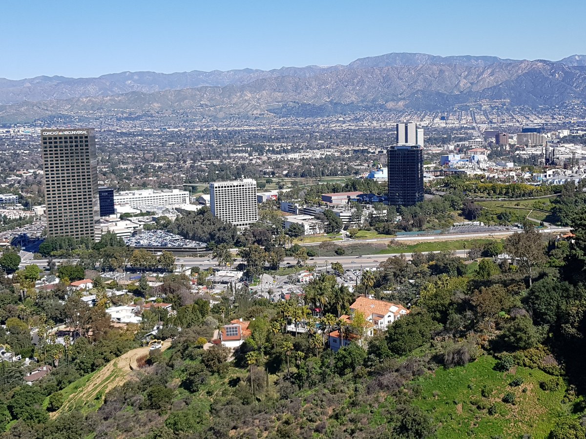 Đánh giá Hollywood Hills: Đây là một trong những điểm đến tuyệt vời nhất ở Hollywood Hills, nơi cung cấp cho bạn một khung cảnh tuyệt đẹp, lãng mạn và cũng đầy năng lượng để tái tạo tinh thần.