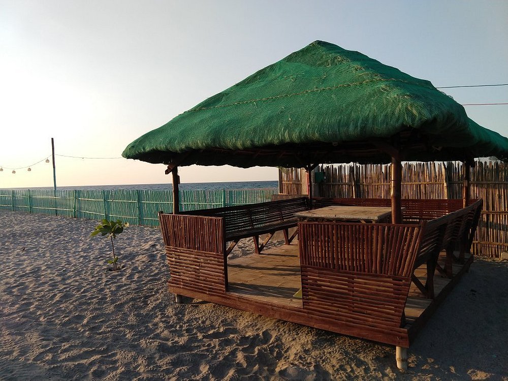 Camp Rofelio Surfing Beach Resort โรงแรมใน ลูซอน