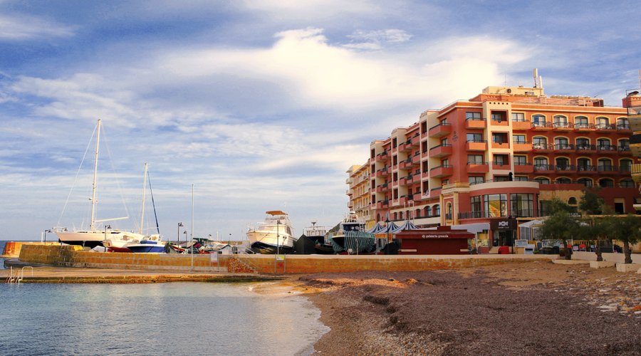 Hotel Calypso Facade - A few meters away from Marsalforn Bay