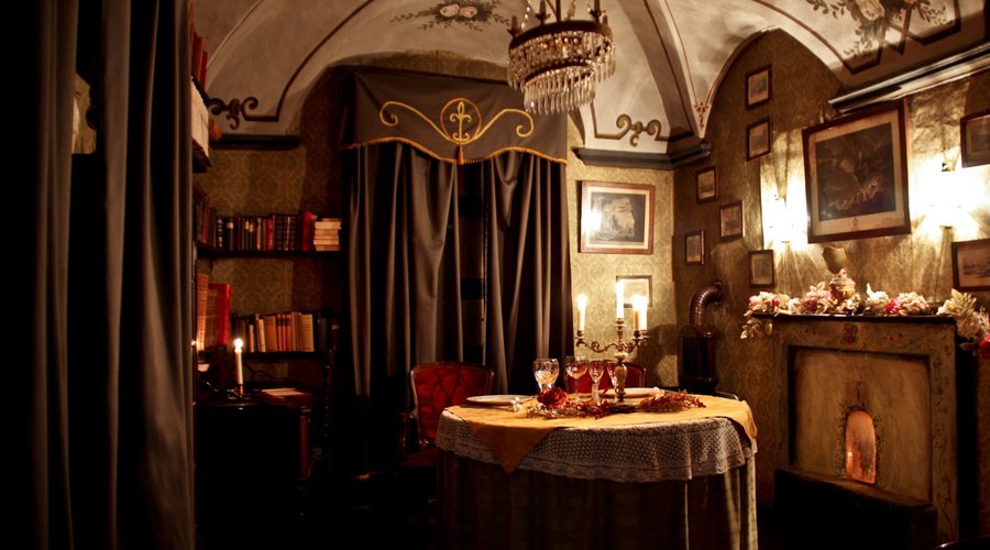 Sala privè "Lo Studio" prenotabile per 2/4 persone.