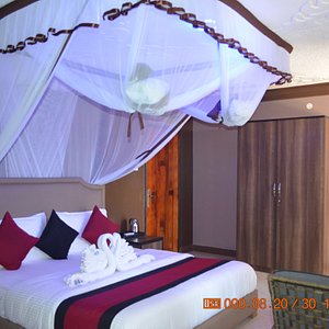 Honeymoon Suite with romantic ambiance 