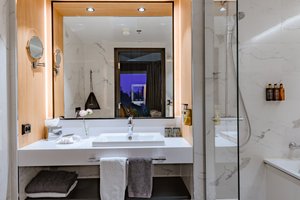 Room & Suite