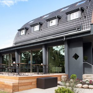 Aussenansicht vom Haupthaus mit Restraurant
