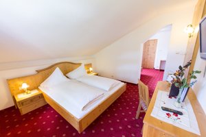 Room & Suite