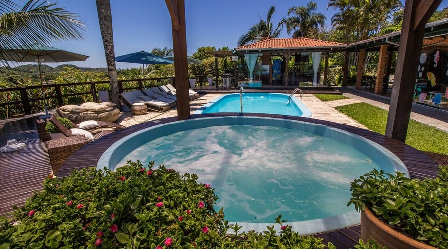 Área externa - Piscina e ofurôs