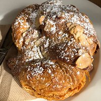Went in for a quick breakfast. The almond croissant was made to perfection and the the cup of cappuccino couldn't be any better. Will go back again.