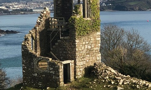 Mount Edgcumbe Country Park is 3 miles away.. the folly takes in the view of Drakes Island and Plymouth Hoe