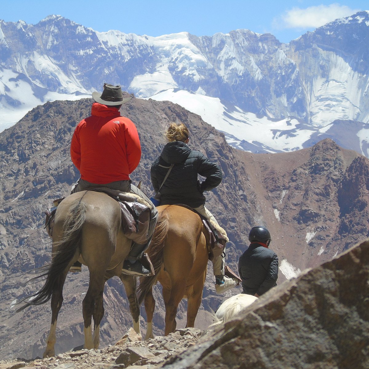 backpackers travel and adventure mendoza