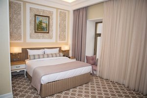 Room & Suite