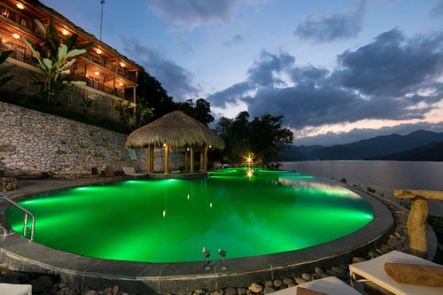 Enjoy our Infinity pool
AN EXTRAORDINARY WORLD! Perfectly positioned in the heart of the magnificent Hoa Binh Lake you’ll find our infinity pool with breathtaking panoramic views. The hideaway pool is the heart of the resort. Loved by sports fans, vacation experts & spa aficionados who wish to indulge in this exclusive atmosphere.
SIT BACK & RELAX: admire the dancing sun reflation of the stunning blue water of the lake while reading a book or just forget your everyday stress and recharge.