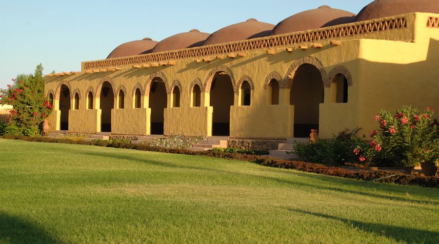 The rooms are surrounded by a large private enclosure, with a nice garden and leisure area.