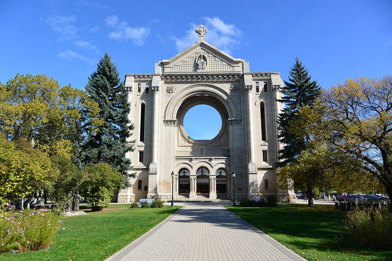 walking tours winnipeg