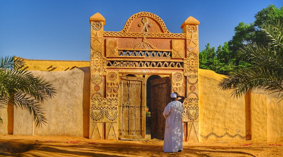 The entrance door of our boutique hotel.
(ph.Steve Tan)