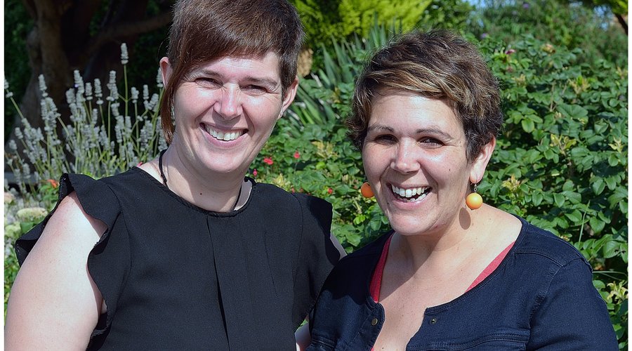 Séverine et Lydie seront heureuses de vous accueillir au sein du camping Utah Beach