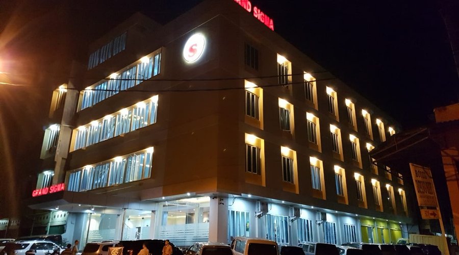 foto tampak depan hotel grand sigma