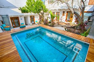 Pool & Beach