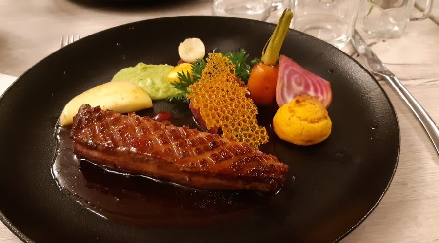 Très raffiné tout est fait maison Excellent repas de l entrée au dessert . Accueil chaleureux et souriant.