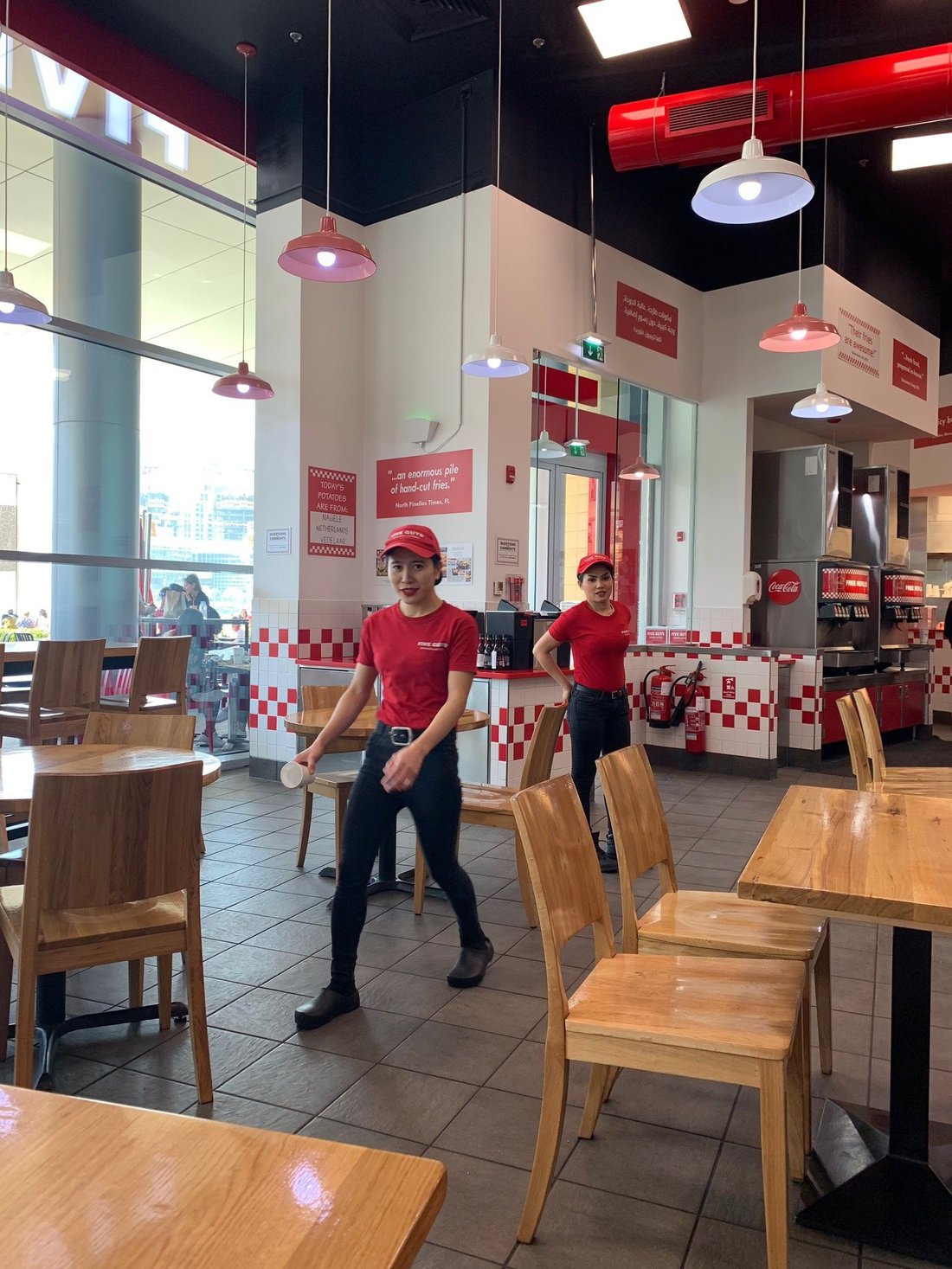 Five Guys Burgers and Fries, Дубай - фото ресторана - Tripadvisor