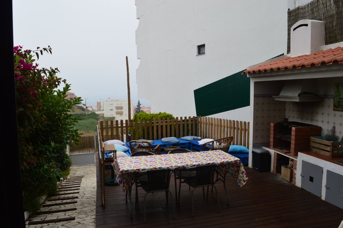 Imagen 2 de Ericeira Chill Hill Hostel & Private Rooms-Peach Garden