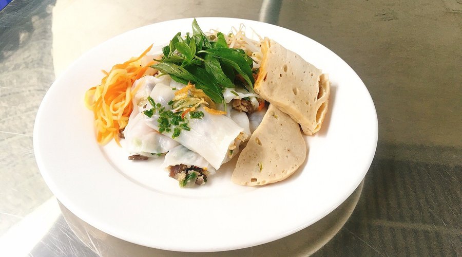 Vietnamese steamed rice rolls