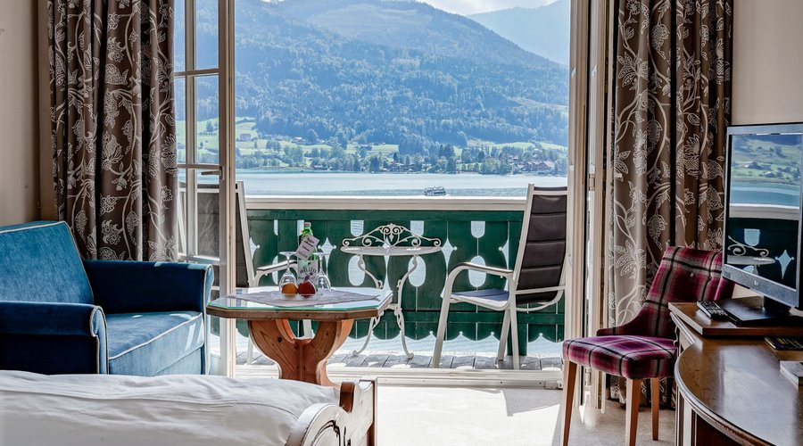 alle Zimmer mit Balkon und Seeblick.