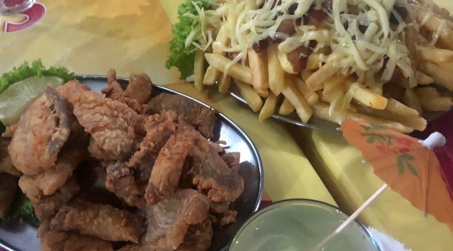 Almoço buffet livre com pratos regionais como barreado e frutos do mar. Porções caprichadas e deliciosas! Sanduiches tradicionais.