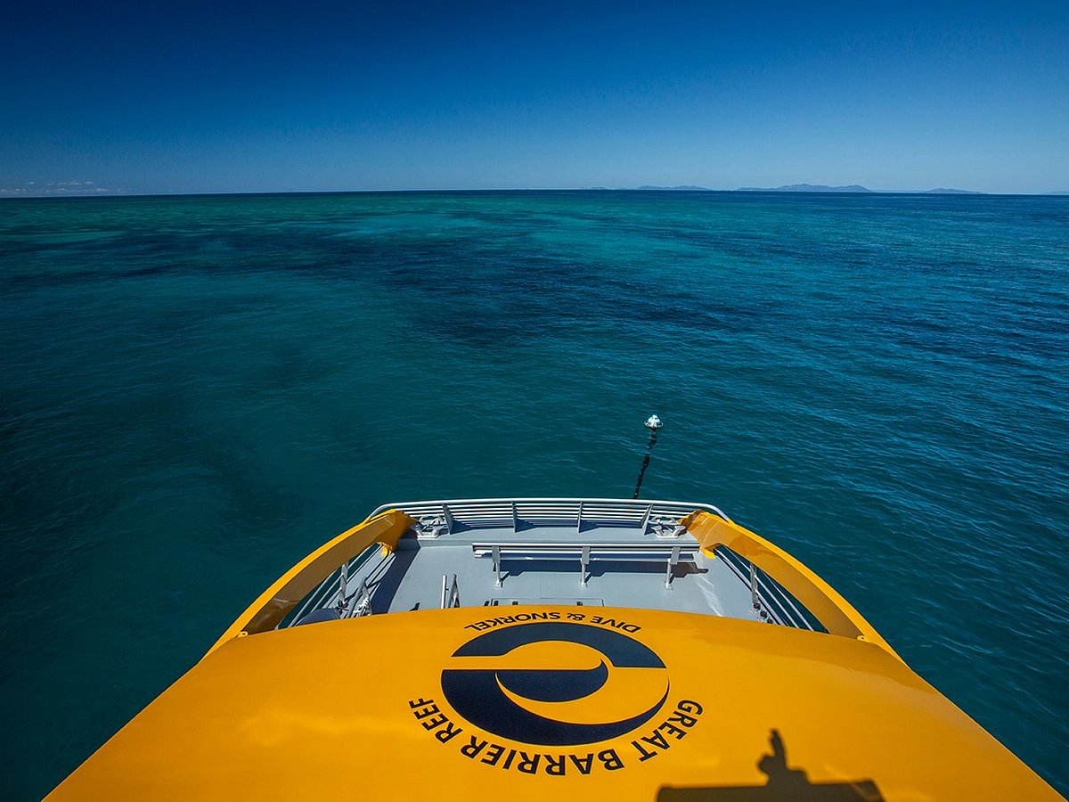 island explorer catamaran airlie beach