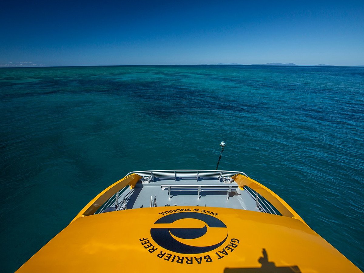 island explorer catamaran airlie beach