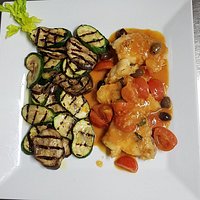 1. Pescatrice alla tarantina freschissima con verdure alla griglia. 2. Tagliata di manzo carne svizzera tenerissima con carciofi freschi