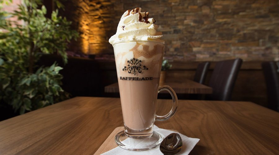 Hot chocolate with cream