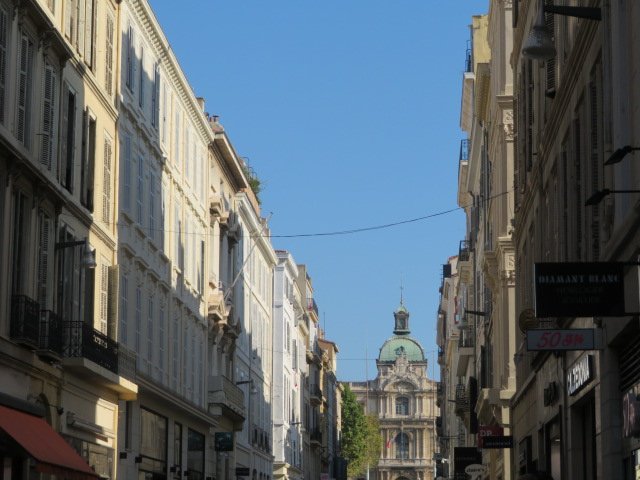 Le coq sportif on sale 11 rue tiquetonne marseille