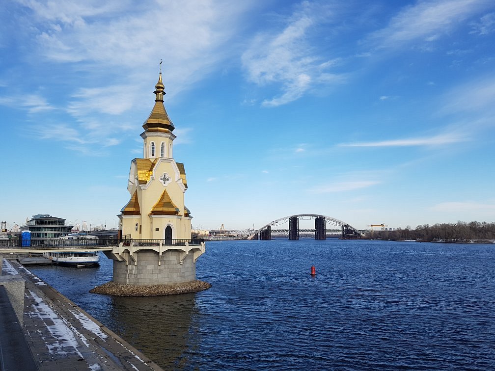 Церковь Святого Николая на воде Киев.