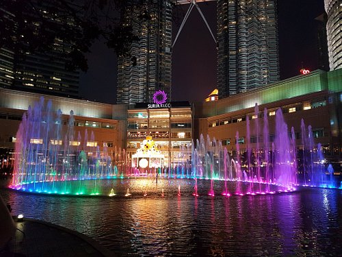 Midvalley Mall, Kuala Lumpur Beautiful water fountain art, ever so  welcoming.