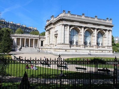 tourist information center in paris