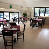 Sala al primo piano e presentazione delle pietanze