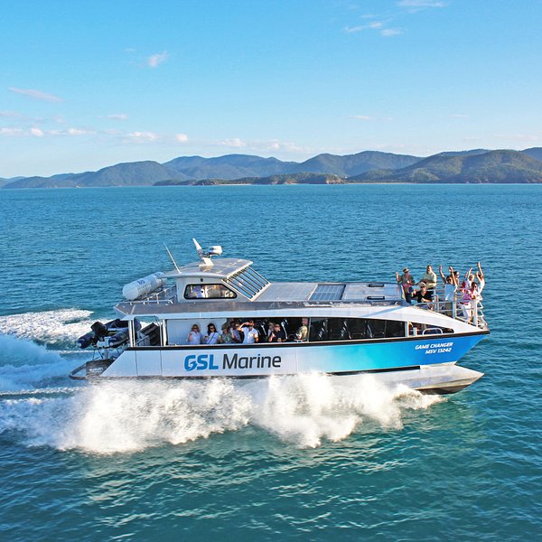 airlie beach boat trip