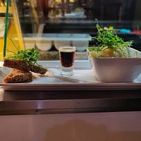 A Trio of Braised Irish Beef & Guinness Stew
Slowly braised prime cuts of beef in a Guinness infused stock with heart-warming root vegetable scented with lemon thyme served with a shot of uncle Arthur’s Guinness and a slice of homemade Guinness bread