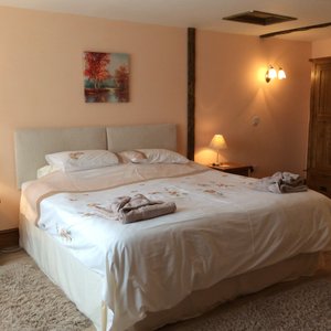 Harvest Cottage master bedroom