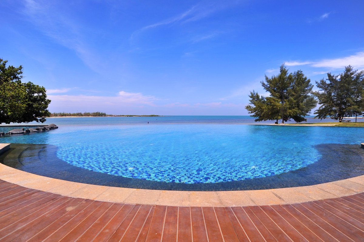 The infinity pool.