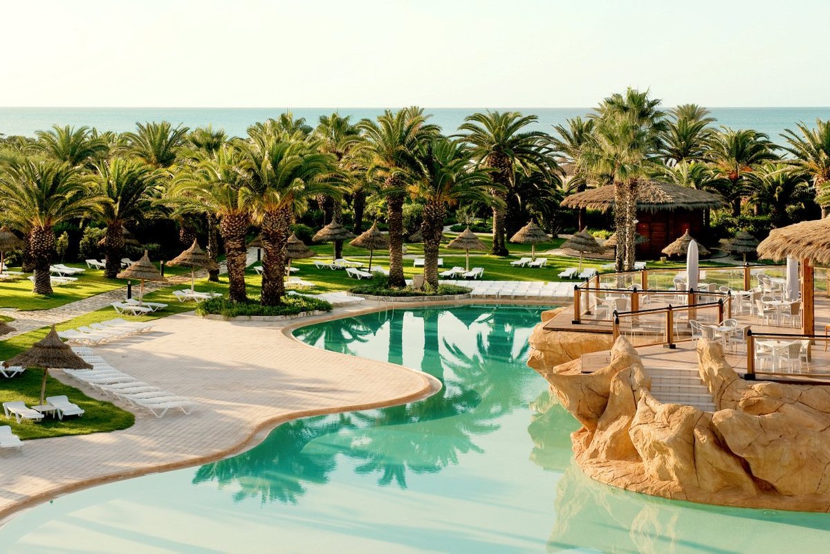 https://dynamic-media-cdn.tripadvisor.com/media/photo-o/16/d0/dd/7e/sentido-phenicia.jpg?w=1200&h=-1&s=1