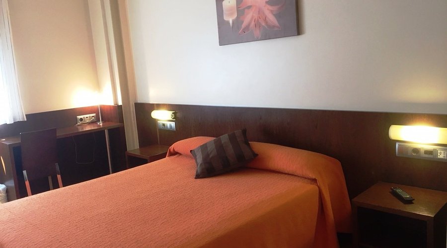 Habitación Doble matrimonio. Hostal Nirvana, Ponferrada centro.