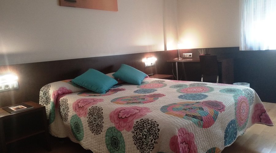 Habitación Doble twin. Hostal Nirvana, Ponferrada centro.