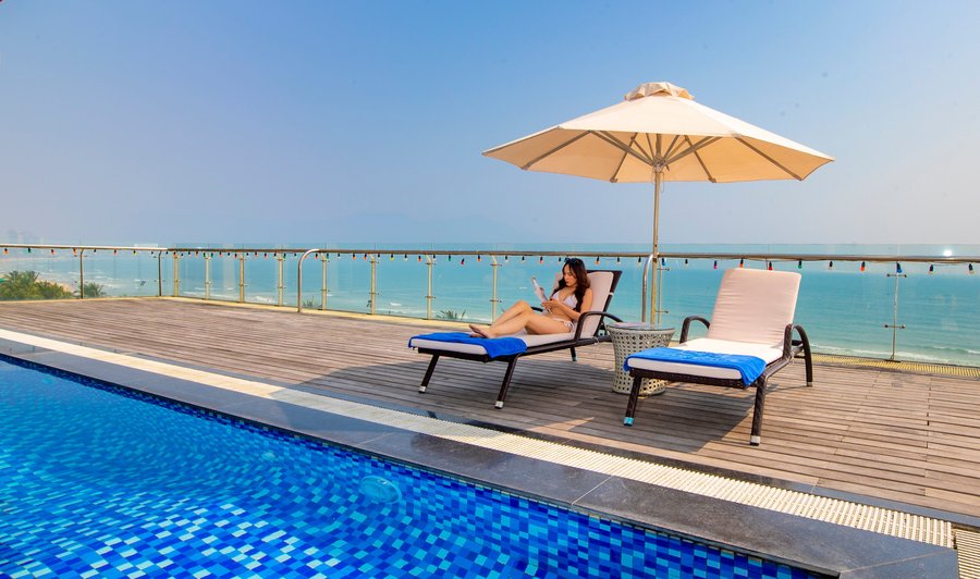 Hồ bơi Serene Beach Hotel Danang - khách sạn biển Mỹ Khê Đà Nẵng