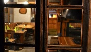 Le restaurant Mélèze à le plaisir de réserver une table pour les clients de l'hôtel.