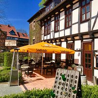 Terrasse und angrenzender Biergarten sind ein Geheimtipp!