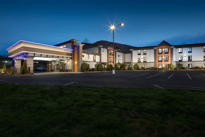 COMFORT INN TUNNEL ROAD $83 ($̶9̶0̶) - Updated 2023 Prices & Hotel