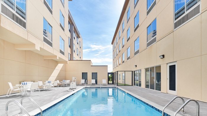 Radisson Hotel Oklahoma City Airport Pool: Pictures & Reviews - Tripadvisor