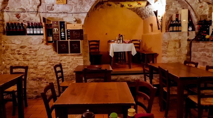 un locale caratteristico, che ricorda l'ambiente medievale. 