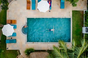 Piscina y playa